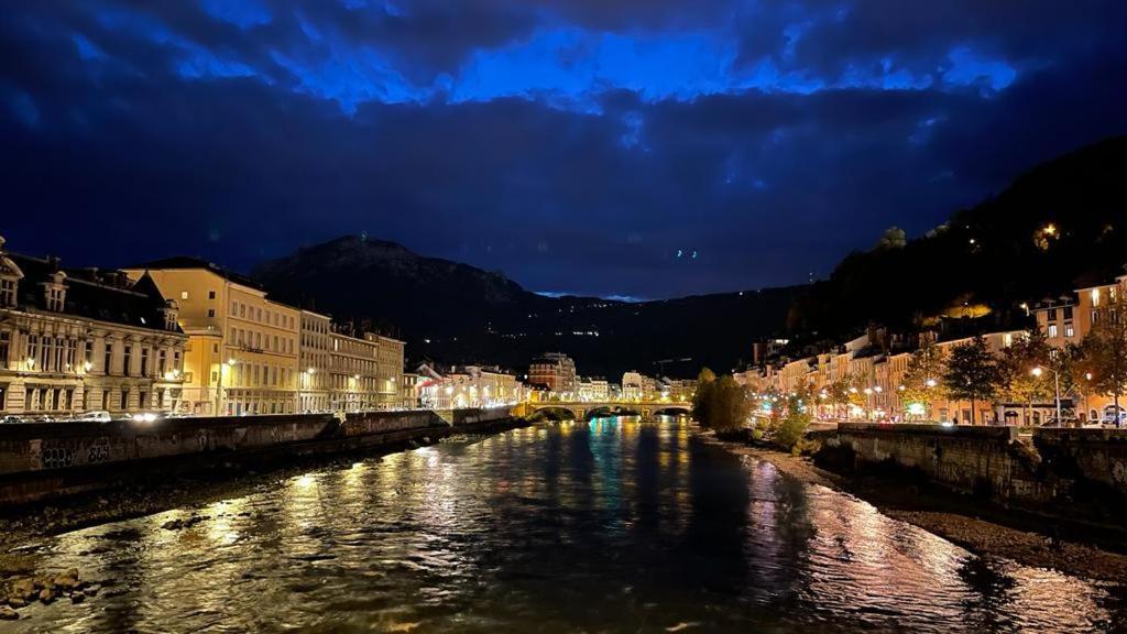 Cosy And Calm In Grenoble City Heart With Free And Large Parking Q-Park Chavant Exteriér fotografie